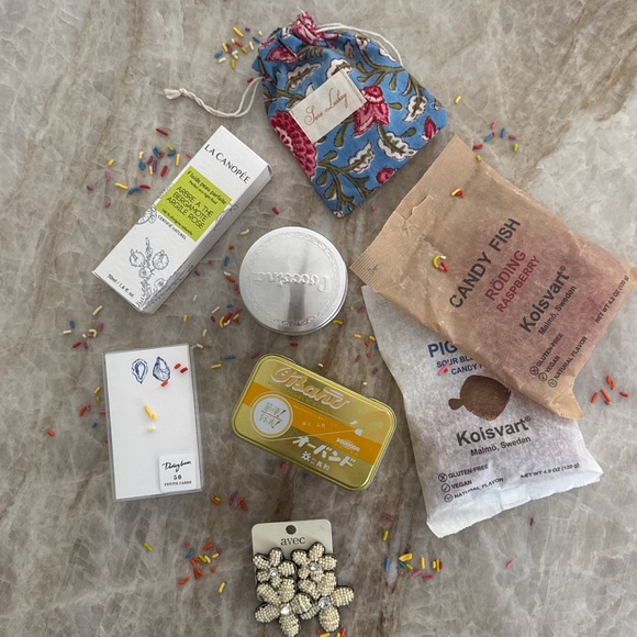 ✨MYSTERY BUNDLE OF TREASURES✨ - Picture 2 of 9